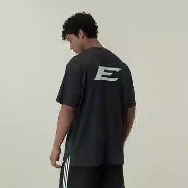 11ESTRANGER ASTRANGER ET