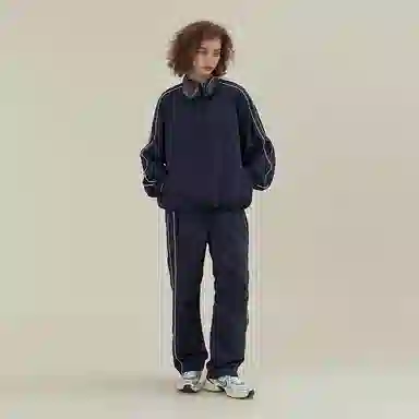11ESTRANGER ASTRANGER