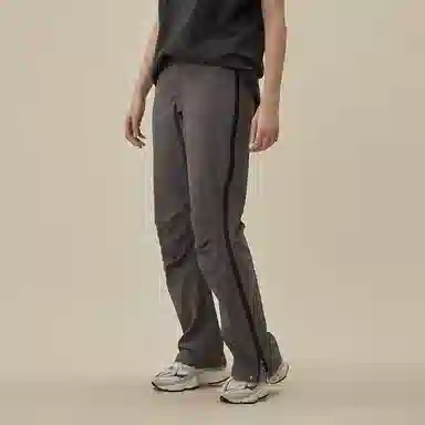 11ESTRANGER ASTRANGER