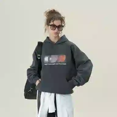 11ESTRANGER ASTRANGER