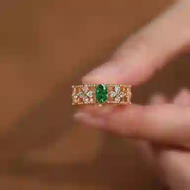 金杰福 四叶草圈戒樱花粉湖绿色时尚钻戒时尚设计款 培育钻石 戒指 女款