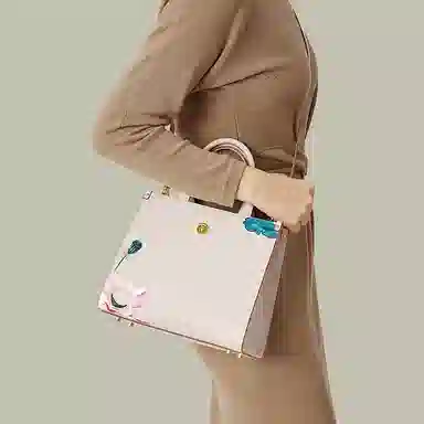 宫选 荷花系列 新潮古风复古香风 简约玉佩挂件 荷花莲花刺绣 山水庭院 牛皮 单肩斜挎手提包 小号 女款 荷塘月色