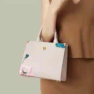 宫选 荷花系列 新潮古风复古香风 简约玉佩挂件 荷花莲花刺绣 山水庭院 牛皮 单肩斜挎手提包 小号 女款 荷塘月色