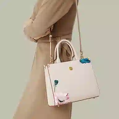 宫选 荷花系列 新潮古风复古香风 简约玉佩挂件 荷花莲花刺绣 山水庭院 牛皮 单肩斜挎手提包 小号 女款 荷塘月色