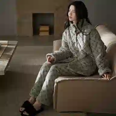 同语 寒冬保暖服 × 三层夹棉 睡衣女秋冬季三层夹棉珊瑚绒加厚款套装女士可外穿加绒家居服 家居套装 女款 月亮灰字母网格