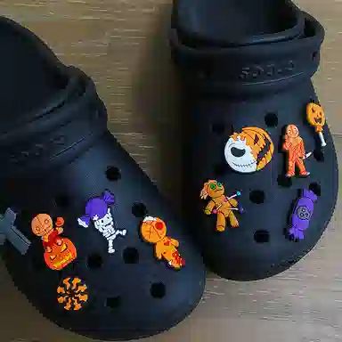 US8ACC crocs