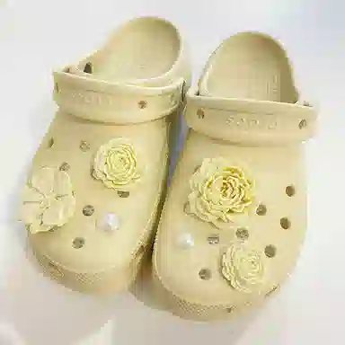 US8ACC crocs