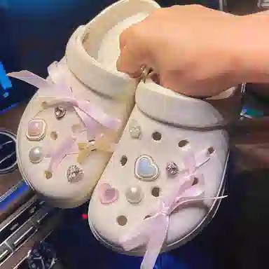 US8ACC Crocs DIY