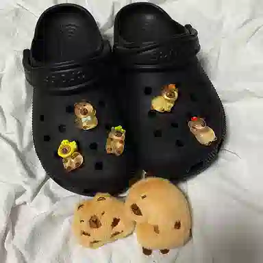 US8ACC Crocs