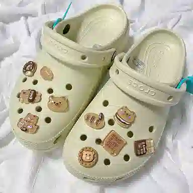 US8ACC Crocs