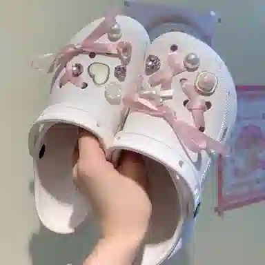 US8ACC Crocs DIY