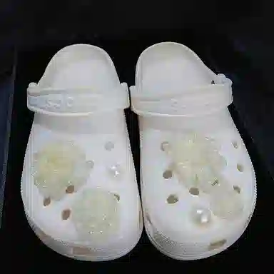 US8ACC crocs