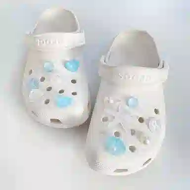 US8ACC crocs