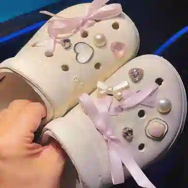 US8ACC Crocs DIY