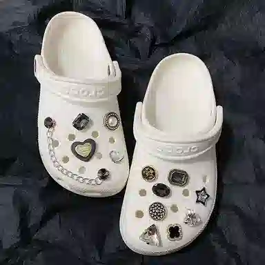 US8ACC Crocs DIY