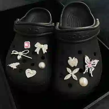 US8ACC crocs