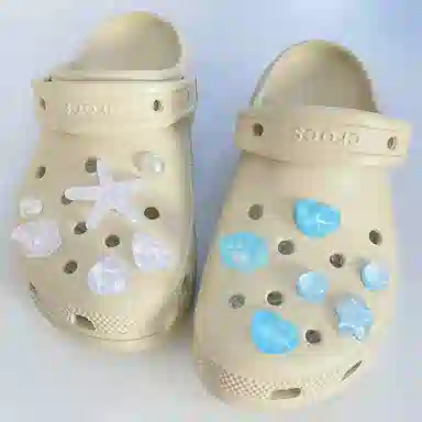 US8ACC crocs