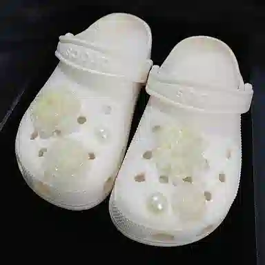 US8ACC crocs