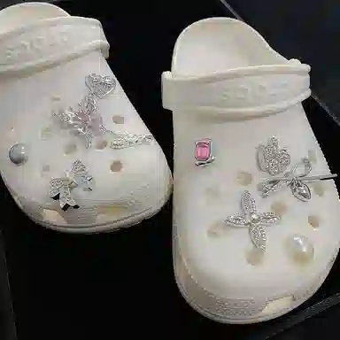 US8ACC crocs