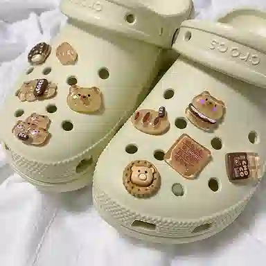US8ACC Crocs