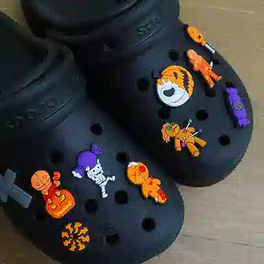 US8ACC crocs
