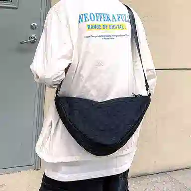 尼格尔 韩版棋盘格休闲饺子包运动机车包通勤超纤压纹面料单肩斜挎包 男女同款 多色