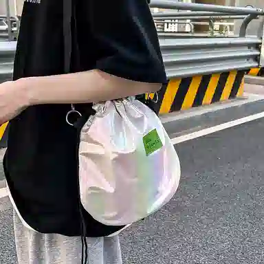 尼格尔 潮流抽绳超纤尼龙水桶包单肩斜挎包 男女同款 多色