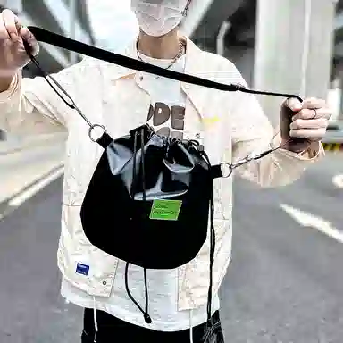 尼格尔 潮流抽绳超纤尼龙水桶包单肩斜挎包 男女同款 多色