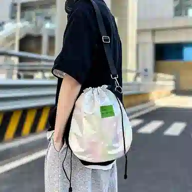 尼格尔 潮流抽绳超纤尼龙水桶包单肩斜挎包 男女同款 多色