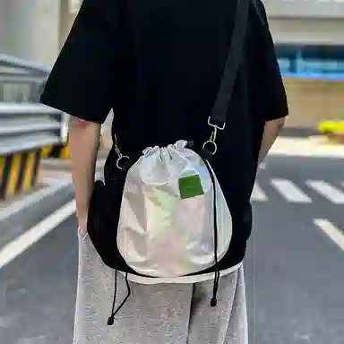 尼格尔 潮流抽绳超纤尼龙水桶包单肩斜挎包 男女同款 多色