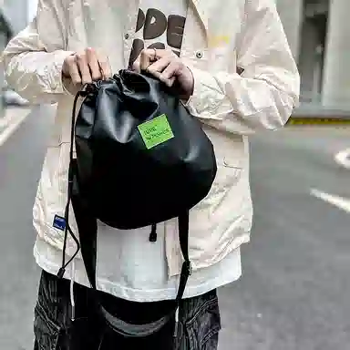 尼格尔 潮流抽绳超纤尼龙水桶包单肩斜挎包 男女同款 多色