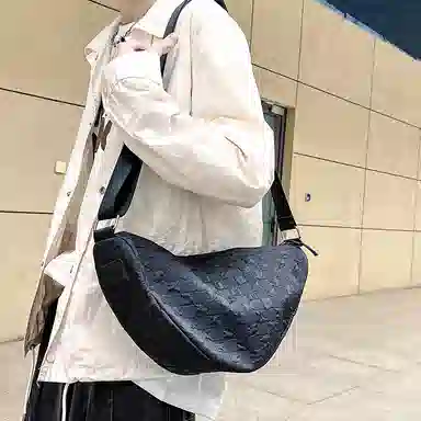 尼格尔 韩版棋盘格休闲饺子包运动机车包通勤超纤压纹面料单肩斜挎包 男女同款 多色