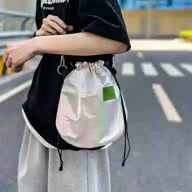 尼格尔 潮流抽绳超纤尼龙水桶包单肩斜挎包 男女同款 多色