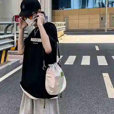 尼格尔 潮流抽绳超纤尼龙水桶包单肩斜挎包 男女同款 多色