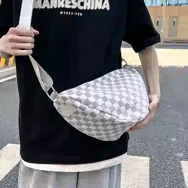 尼格尔 韩版棋盘格休闲饺子包运动机车包通勤超纤压纹面料单肩斜挎包 男女同款 多色