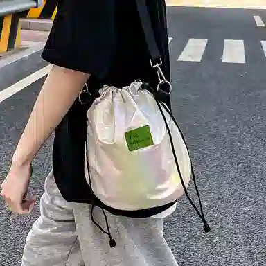 尼格尔 潮流抽绳超纤尼龙水桶包单肩斜挎包 男女同款 多色