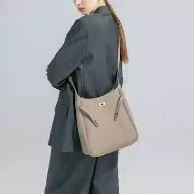 VANESSA HOGAN VH hobo