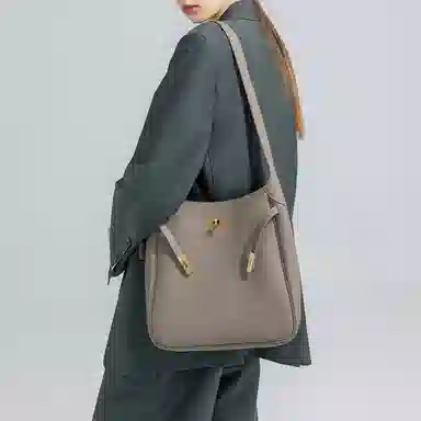 VANESSA HOGAN VH hobo