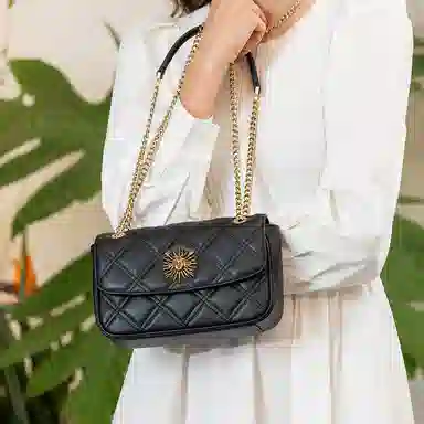 VANESSA HOGAN VH