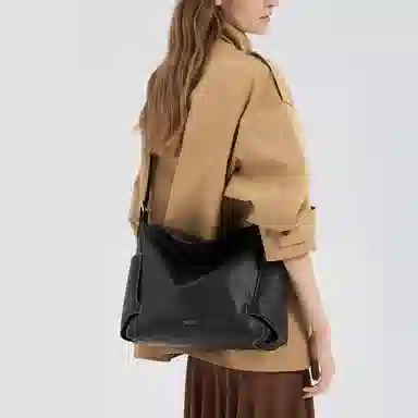 VANESSA HOGAN VHhobo