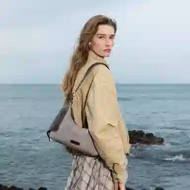 VANESSA HOGAN VH hobo