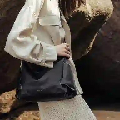 VANESSA HOGAN VHhobo