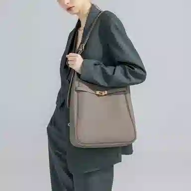 VANESSA HOGAN VH hobo