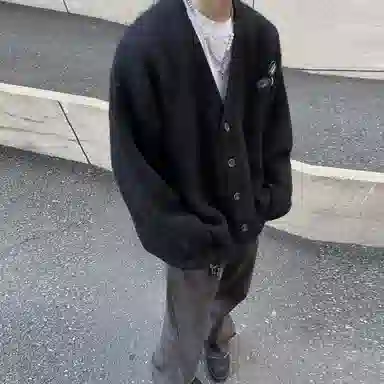 SUNSETMONENT Vintage Badge V-Neck Cardigan