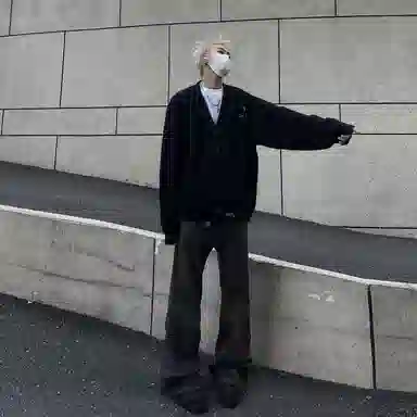 SUNSETMONENT Vintage Badge V-Neck Cardigan