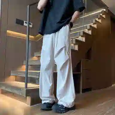 悍戈 美式复古高街阔腿微弹力百搭膝盖织带伞兵裤冰丝抽绳微喇褶皱设计感速干轻薄透气舒适简约松紧宽松纯色垂感直筒休闲裤 男女同款