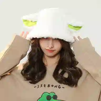 PLAN IN Lambswool Fuzzy Hat