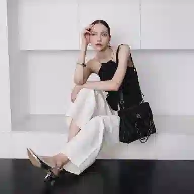 INJOYLIFE Medium Black Messenger Bag