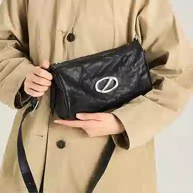 SUPERMERCY Pillow Bag墨黑色