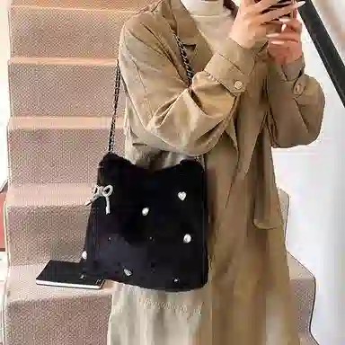 度森袋鼠 高级感时尚百搭休闲简约 毛绒 单肩包 女款 米白色/灰色/黑色/卡其色